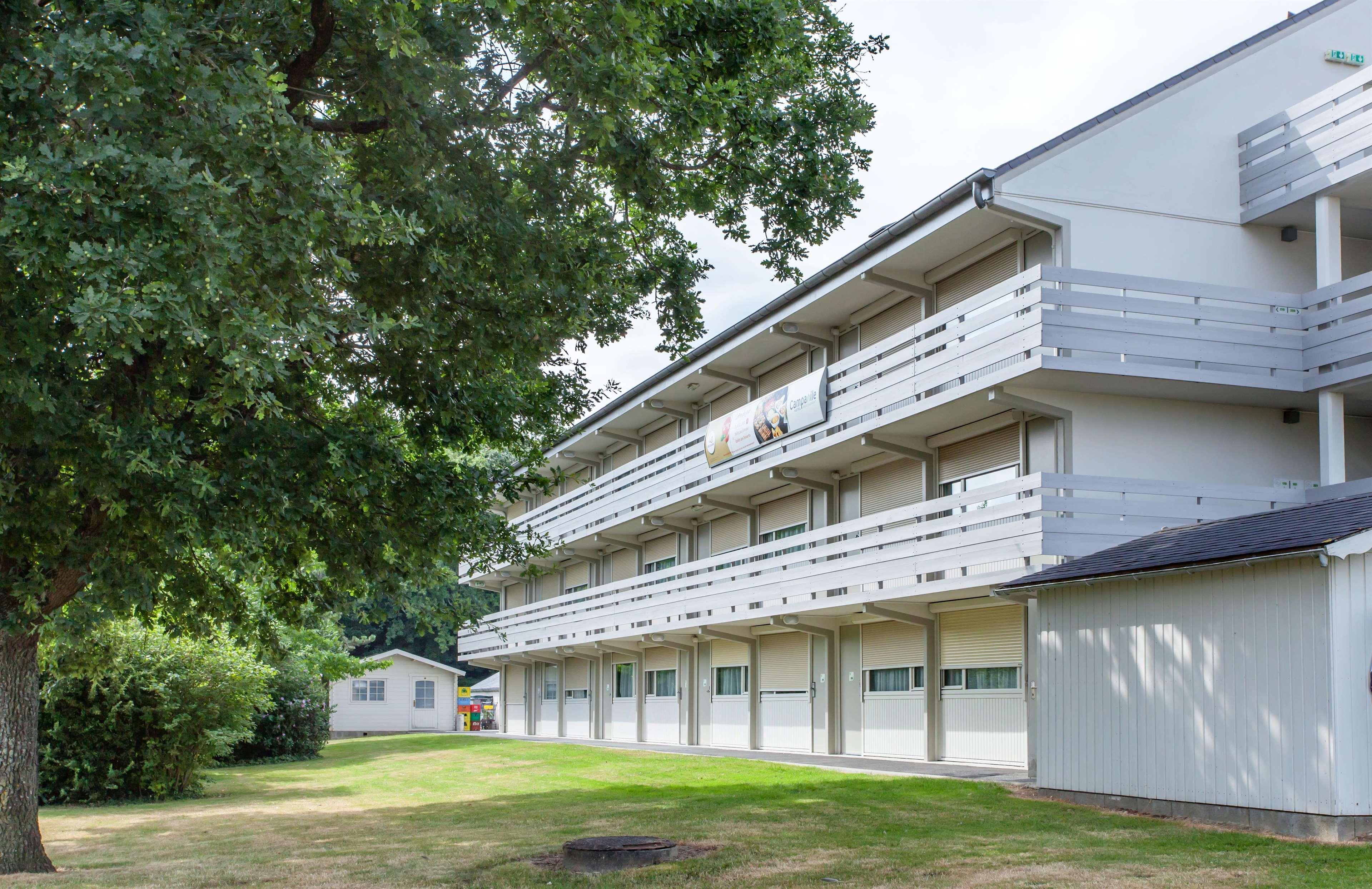 Отель Campanile Angers Ouest - Бокузе Экстерьер фото