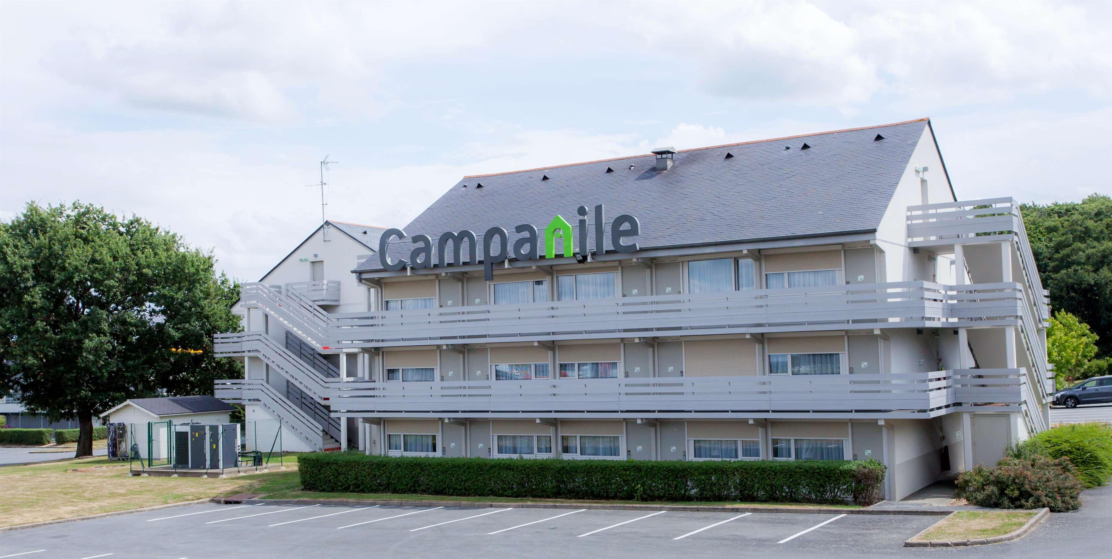 Отель Campanile Angers Ouest - Бокузе Экстерьер фото